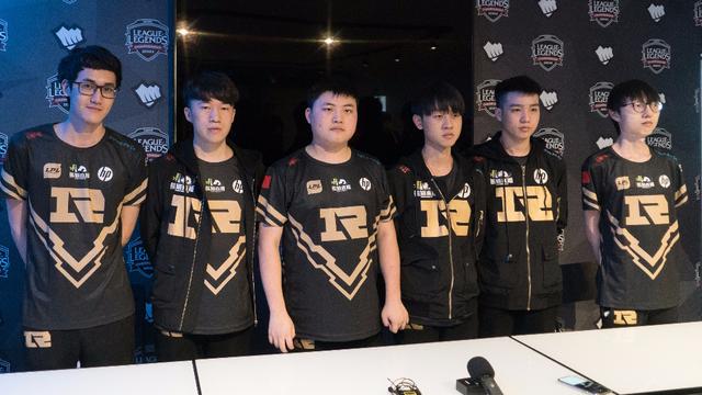 预计将在球 预计将在球