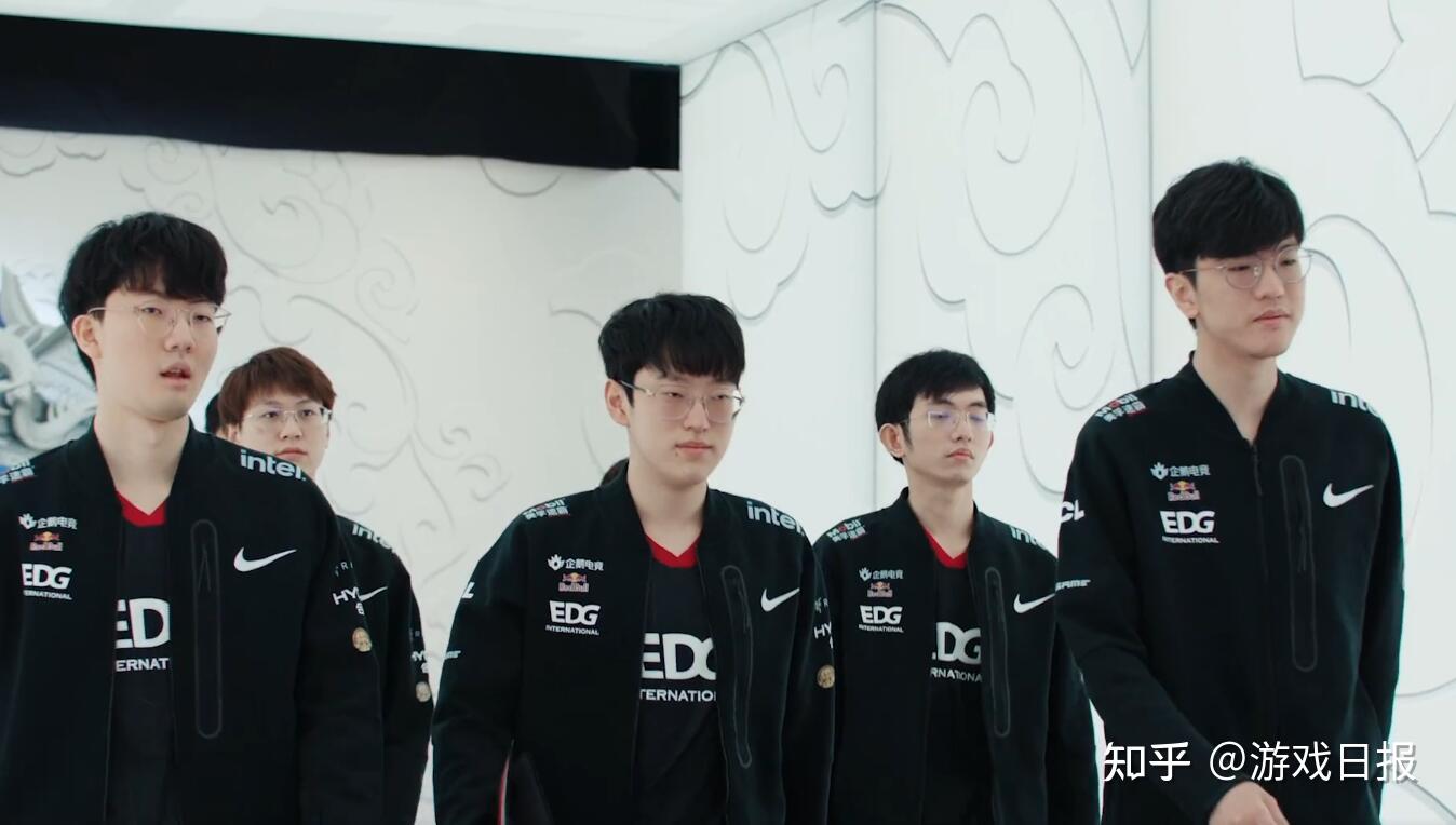 的表现日益 的表现日益